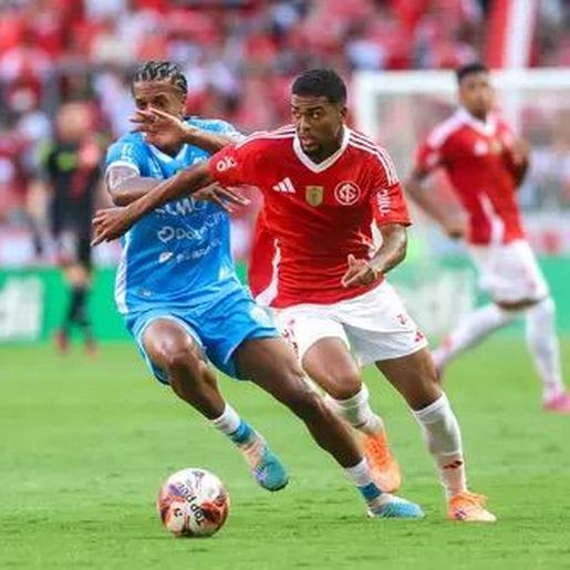 Inter vira e estreia no Gauchão com vitória de 2x1