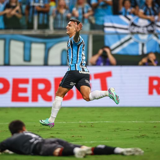 Grêmio faz 2 a 0 no Brasil e garante vaga na semifinal do Gauchão