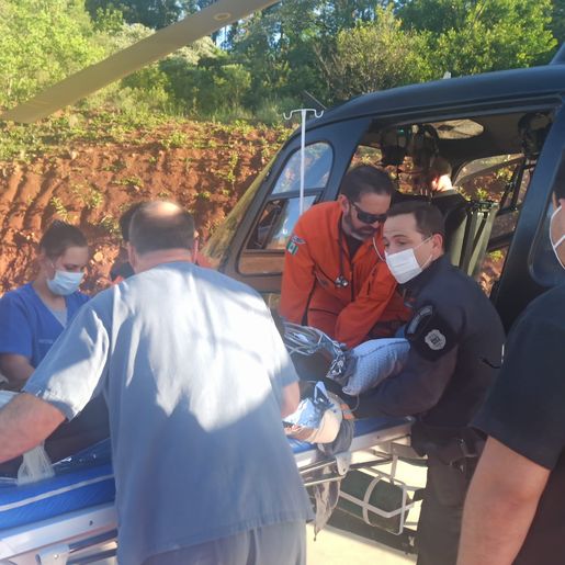 Homem é encaminhado a hospital de Chapecó após explosão de dinamite