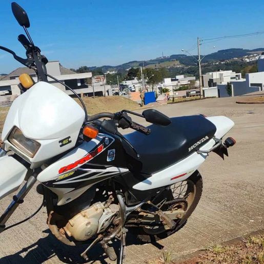 Homem tem moto furtada durante evento na região