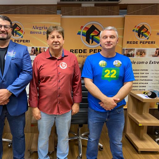 Candidatos a prefeito de São Miguel do Oeste chegam para o debate na Peperi