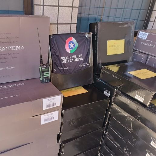 Polícia apreende carro com 300 garrafas de vinho argentino em São José do Cedro