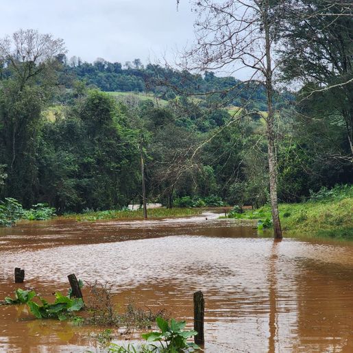 Pontes começam a ficar submersas no interior de Itapiranga