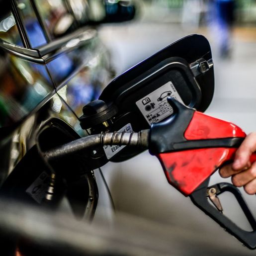 Petrobras reduz preço da gasolina em 4,66% para distribuidoras