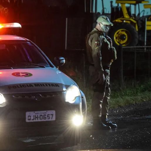 Homem invade residência e igreja em São Bernardino