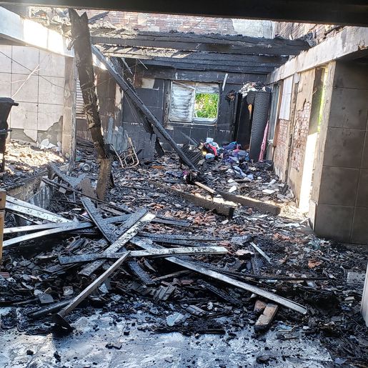 Família pede ajuda após incêndio destruir residência no centro de Tunápolis