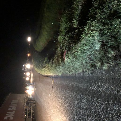 Colisão entre carro e moto deixa dois feridos na PR-180