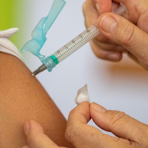 Brasil atingiu em 2021 menor cobertura vacinal em 20 anos