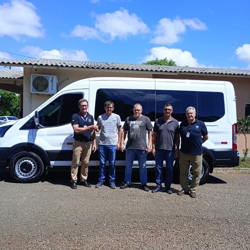 Saúde de Bandeirante recebe nova van para transporte de pacientes