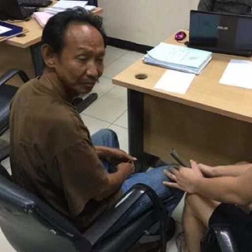 Mendigo encontra carteira de milionário, devolve e dono muda a sua vida