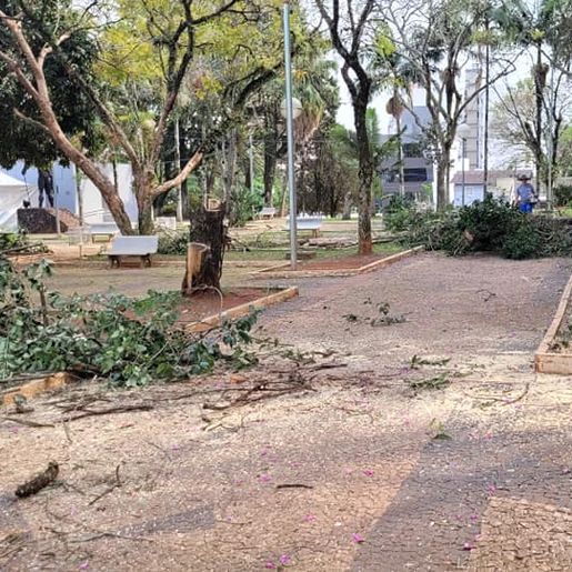 Urbanismo intensifica ações na praça Walnir Bottaro Daniel