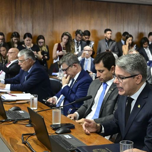 Por unanimidade, CCJ do Senado rejeita PEC da Blindagem
