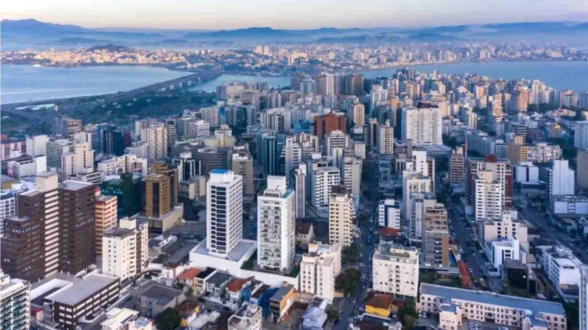 Justiça suspende decreto que ampliava limite de prédios em Florianópolis