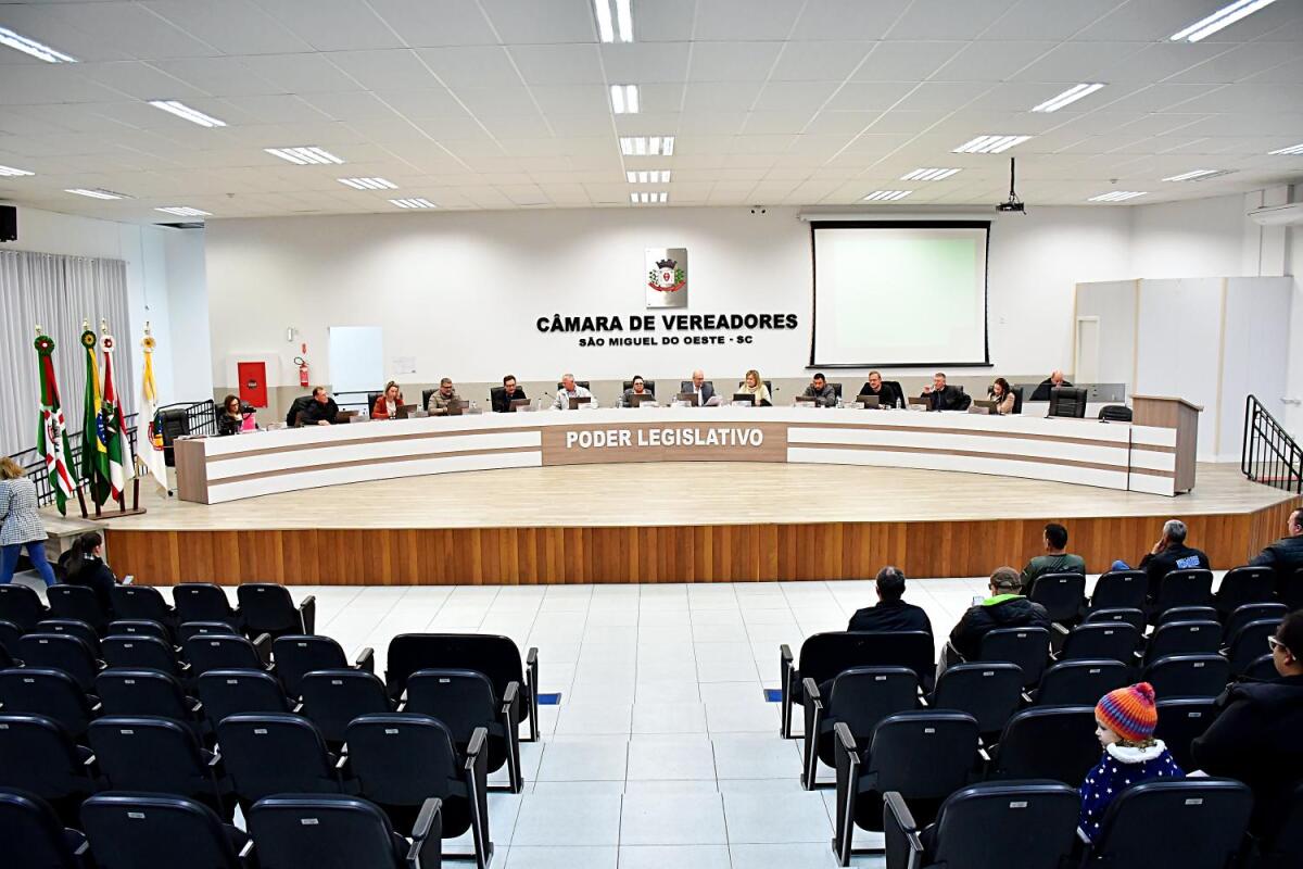 Vereadores aprovam aumento do vale-alimentação dos servidores para R$ 700 em SMO