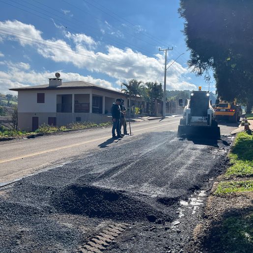 Setor de Urbanismo aplica 17 toneladas de asfalto em ruas de Guaraciaba