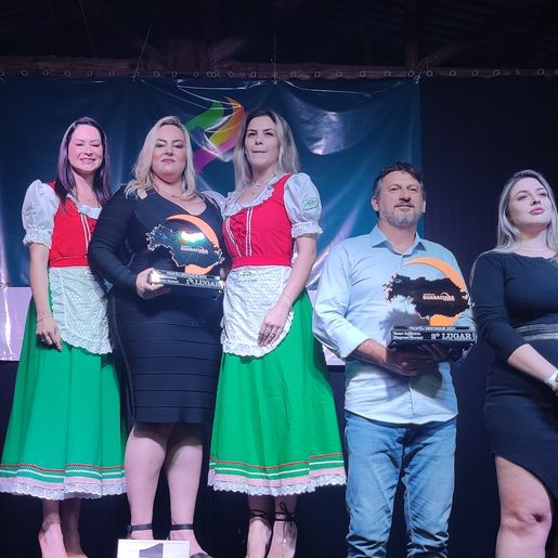 Troféu Destaque é entregue pela Prefeitura de Guaraciaba