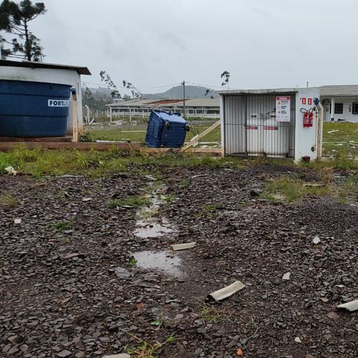 FOTOS: Temporal causa estragos em Palmitos e Caibi