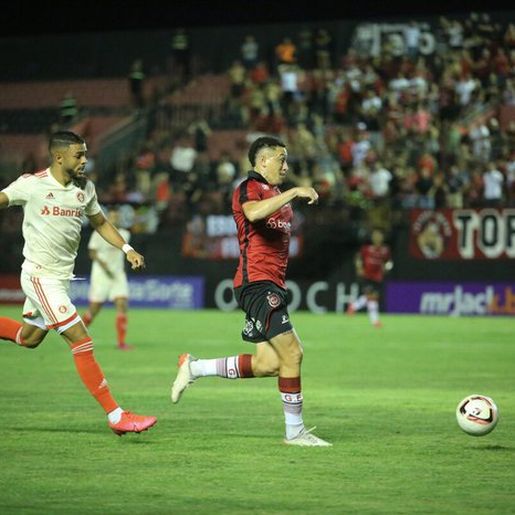 Inter vence o Brasil de Pelotas com gol de pênalti de Pedro Henrique
