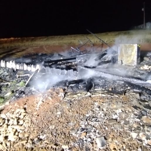 Incêndio destrói casa de madeira no interior de Tigrinhos