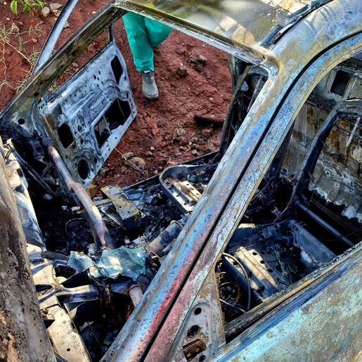 Incêndio destrói veículo no interior de Itapiranga