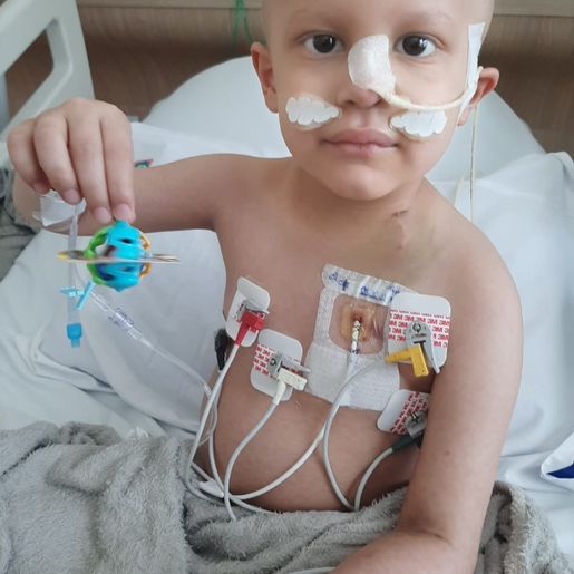 Morre menino que lutava contra leucemia