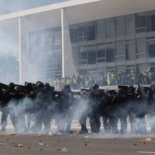 Deputada americana pede a extradição do ex-presidente Bolsonaro dos EUA