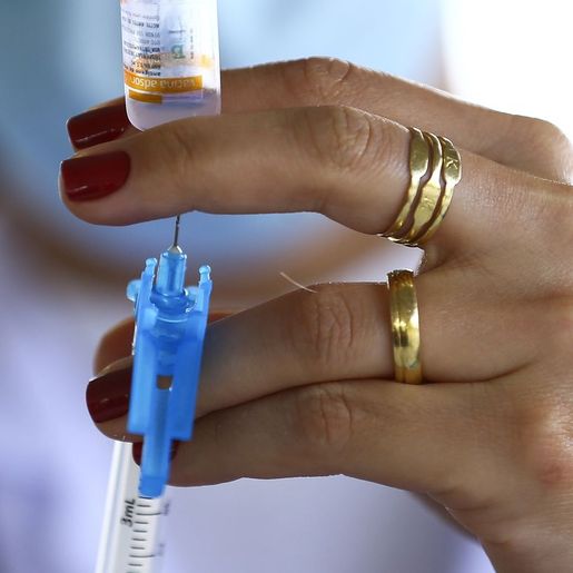 Baixa procura por vacinação contra Covid pode causar perda de 60 mil doses em SC