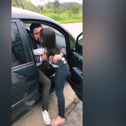 VÍDEO: Família comemora alta de sobrevivente de queda de avião em SC