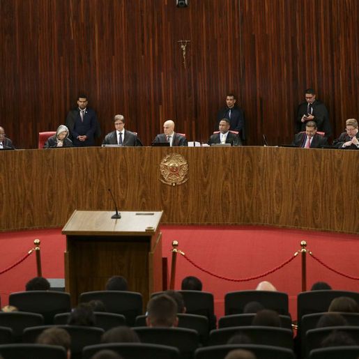 Iniciada sessão que pode deixar ex-presidente Jair Bolsonaro inelegível