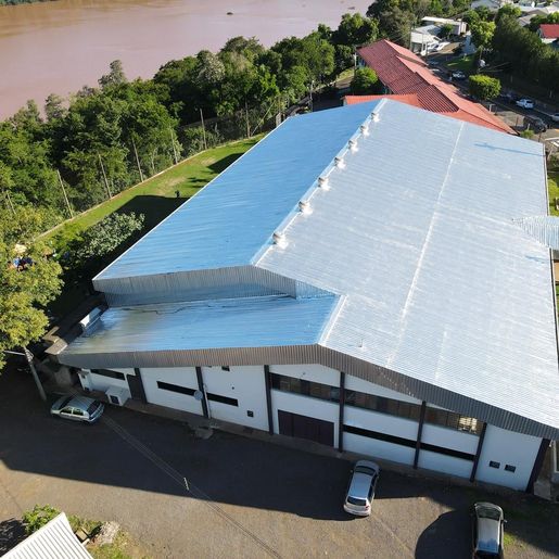 Prefeitura de Itapiranga finaliza colocação de manta asfáltica em espaços esportivos