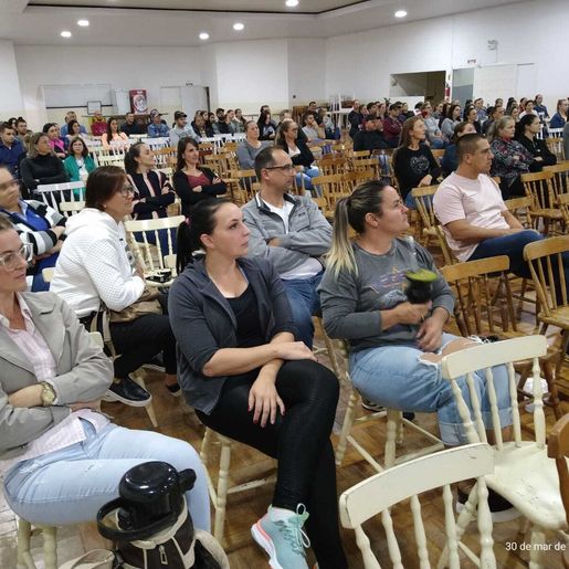 Palestra aborda sobre cuidados dos pais com os filhos nos dias atuais
