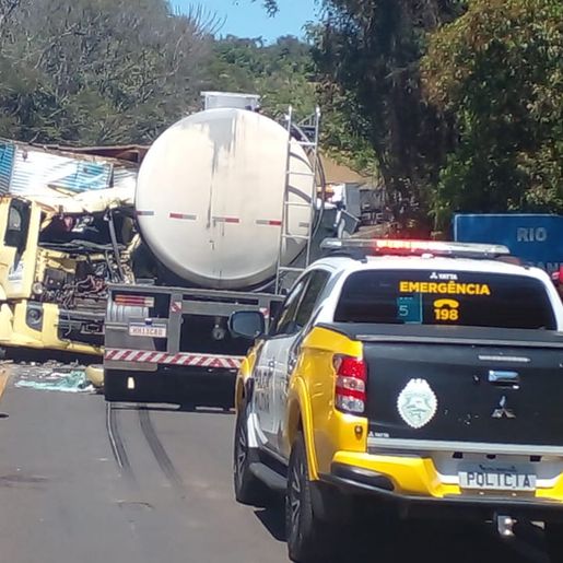 Acidente entre caminhões mata morador de São Miguel do Oeste