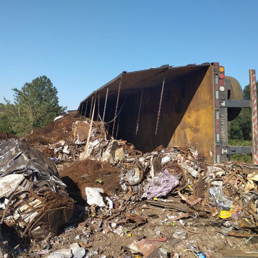 Caminhoneiro fica ferido em acidente na SC-161 em Romelândia