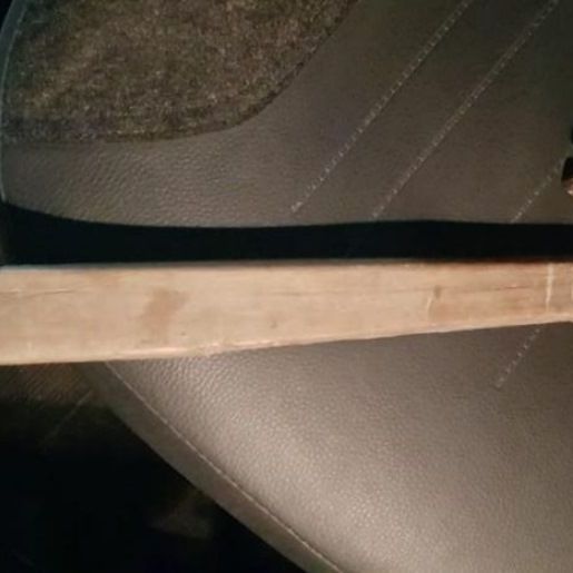 Homem usa martelo para agredir companheira