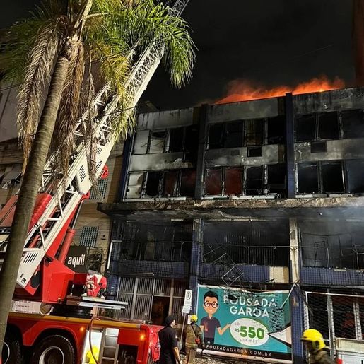 Incêndio em pousada de Porto Alegre mata 10 pessoas