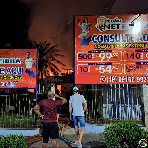 Incêndio destrói parcialmente casa no centro de Itapiranga