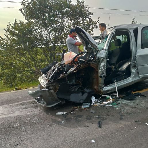 Colisão entre caminhão e carro faz vítima fatal na PR-158