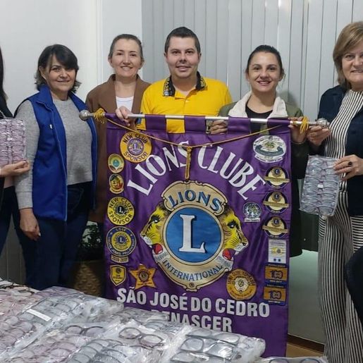 Lions Clube doa 200 armações de óculos para a Secretaria de Saúde de São José do Cedro