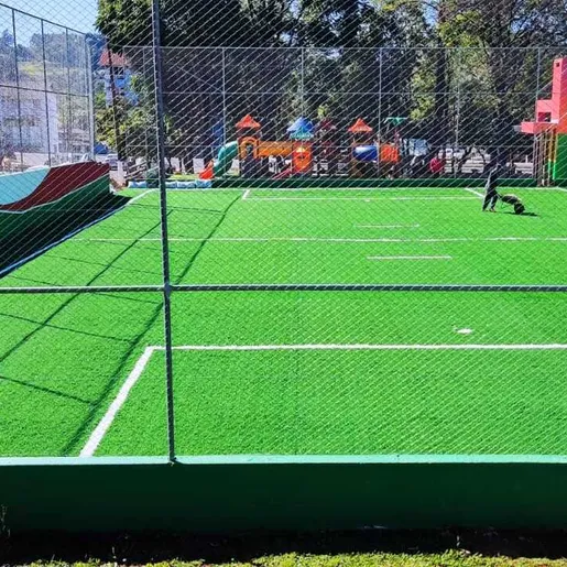 Grama sintética é implantada no campo em São José do Cedro