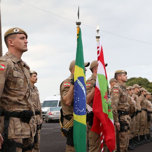 11° BPM/Fron presta homenagem a Tiradentes em São Miguel do Oeste