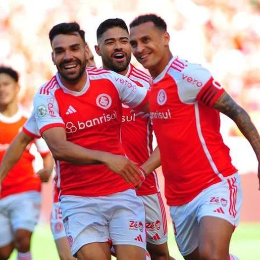 Inter goleia o Bragantino, sobe para terceiro e mantém vivo sonho do tetra no Brasileirão