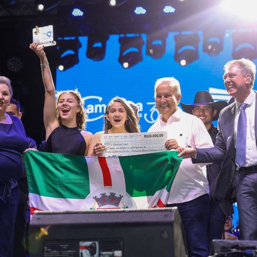 Kyara e Thaís vencem o Santa Catarina Canta em Florianópolis