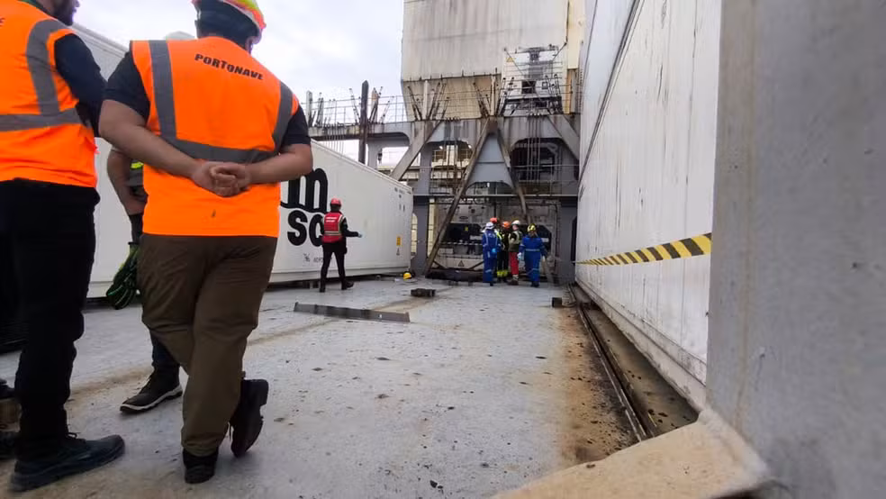 Trabalhor morre prensado por contêiner durante operação no Porto de Navegantes