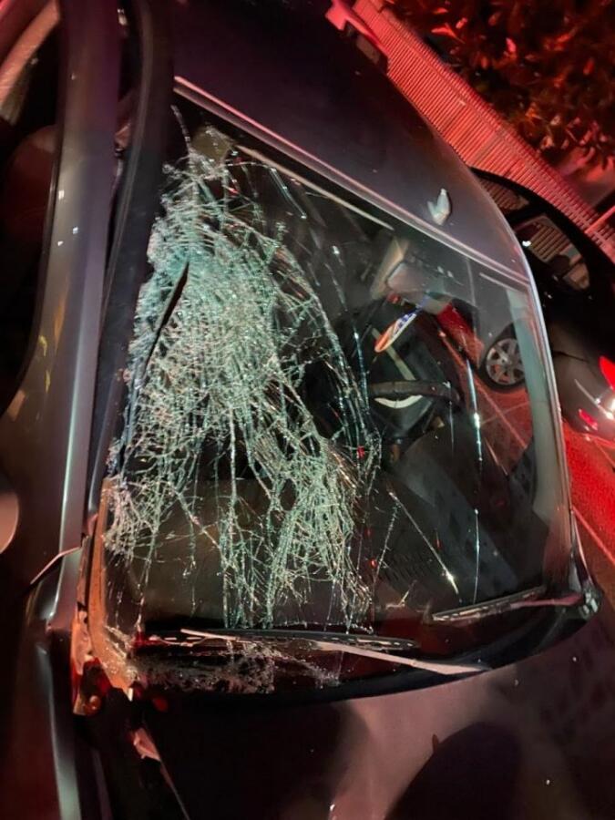 Motorista foge de barreira policial, tenta atingir policial e colide contra poste em São Lourenço do Oeste
