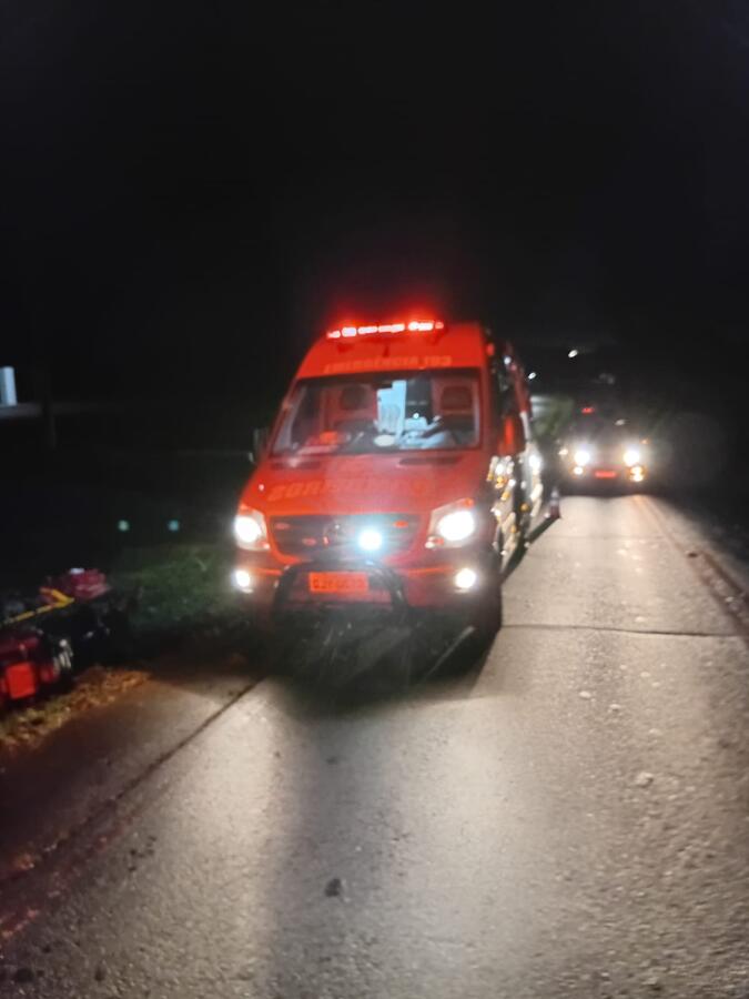 Colisão entre moto e carro deixa mulher ferida na SC-163, em Iporã do Oeste