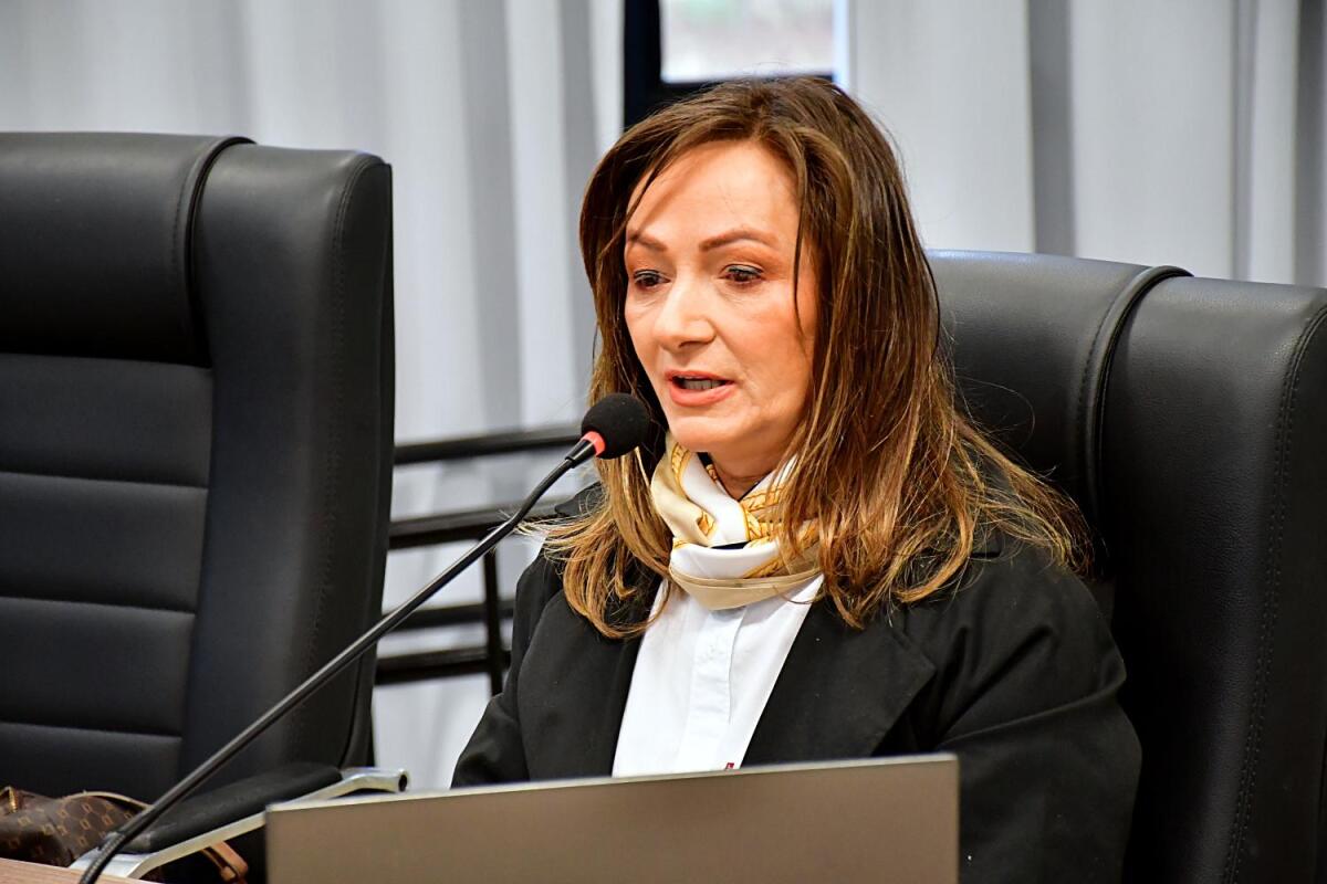 Vereadora solicita informações sobre compra de mesas de sinuca em SMO