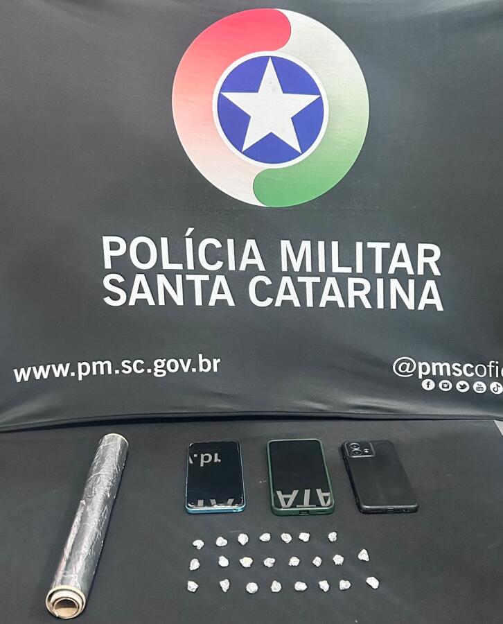 Homem é preso e adolescente é apreendida por suspeita de tráfico em SMO