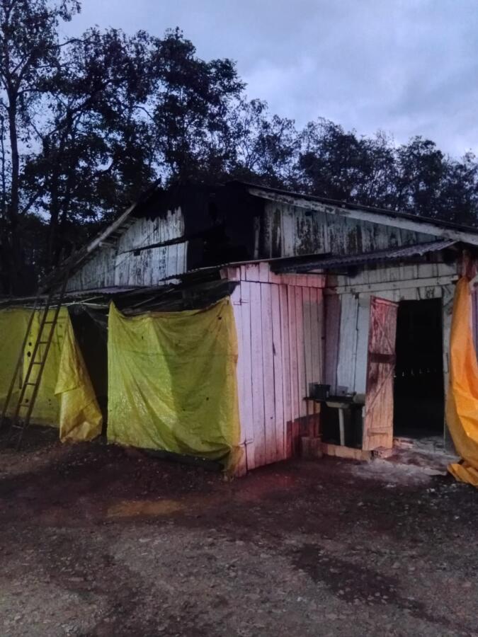 Incêndio atinge aviário no interior de Tunápolis