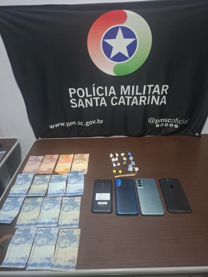 Festa com drogas e adolescentes termina com seis adultos presos em Maravilha
