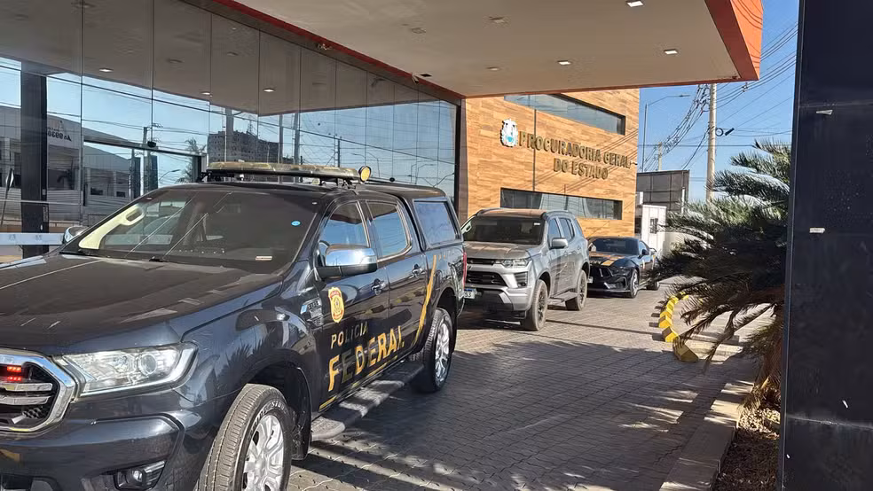 PF faz operação contra ex-governador Mauro Mendes e investiga desvio de R$ 308 milhões em MT
